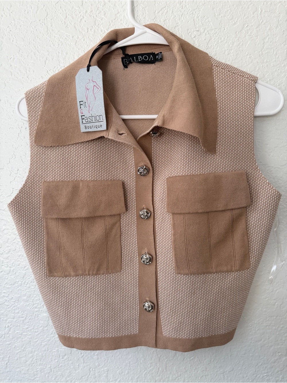 BALBOA Fashion Beige & Cream Knit Sweater Vest Size Medium NWT Sleeveless